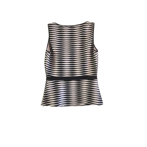 White House Black Market sleeveless Textured top size small - Picture 2 of 7